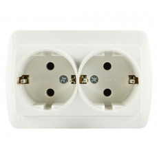 Розетка двойная с заземлением закрытый корпус LEZARD Demet белый